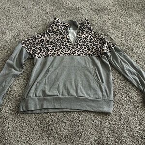 Hount sweatshirt. Size medium. Barely worn.